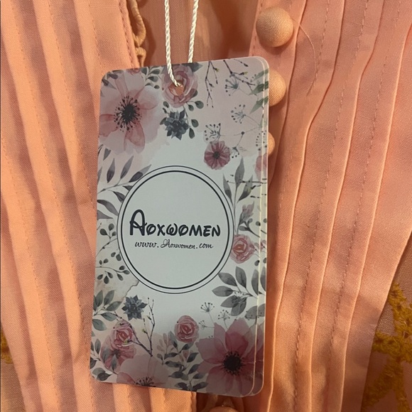 Elegant Pink and Gold Patterned Dress - Picture 3 of 9